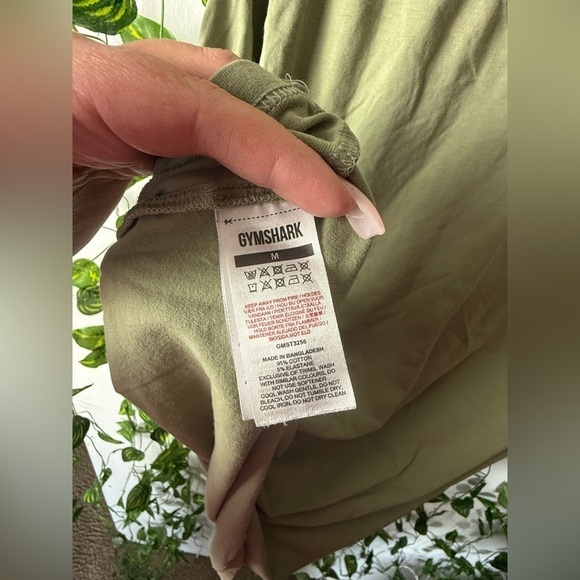 Gymshark Men's Green T-Shirt - Picture 4 of 5